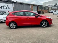 Używany Ford Fiesta Zetec 85 KM (62 kW) 2018 Czerwony Hatchback
