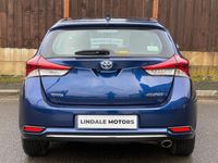 Used Toyota Auris 112 HP (82 kW) 2016 Blue Hatchback