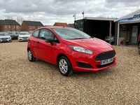 Used Ford Fiesta Studio 82 HP (60 kW) 2015 Red Hatchback