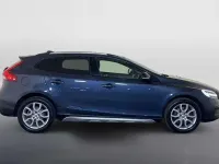 Used Volvo V40 Pro 190 HP (139 kW) 2018 Blue Hatchback