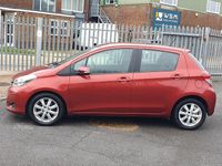 Used Toyota Yaris 90 HP (66 kW) 2012 Red Hatchback