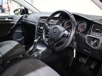 Begagnad VW Golf VII SE 131 HK (96 kW) 2018 Blå Kombi