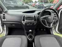 Used Hyundai i20 Active 84 HP (61 kW) 2015 White Hatchback