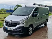 Gebraucht Renault Trafic Business 120 PS (88 kW) 2015 Silber Van / Kleinbus