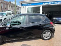 Used Peugeot 208 Signature Sky 82 HP (60 kW) 2019 Black Hatchback