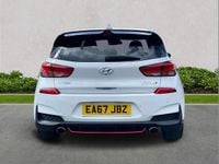 Used Hyundai i30 247 HP (181 kW) 2017 White Hatchback