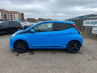 Used Toyota Aygo x-press 72 HP (52 kW) 2018 Blue Hatchback
