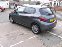 Used Peugeot 208 Signature Sky 82 HP (60 kW) 2019 Grey Hatchback