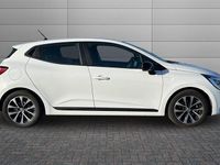 Used Renault Clio V Evolution 145 HP (106 kW) 2023 Glacier white Hatchback