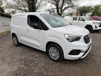 Second-hand Vauxhall Combo 100 CP (73 kW) 2023 Alb Monovolum