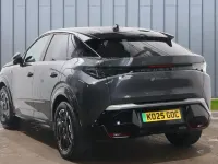 Używany Peugeot e-3008 GT 152 kW (207 KM) 2025 Szary SUV