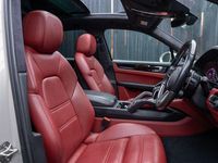 Usado Porsche Cayenne 2023 Bege SUV