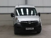 Usado Vauxhall Movano Edition 135 CV (99 kW) 2022 Plateado
