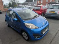 Käytetty Peugeot 107 Active 68 HP (50 kW) 2014 Sininen Viistoperä