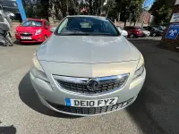 Used Vauxhall Astra 2010 Metallic silver Hatchback