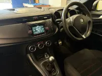 Begagnad Alfa Romeo Giulietta Super 150 HK (110 kW) 2017 Röd Halvkombi