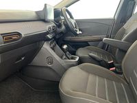 Begagnad Dacia Sandero Comfort 91 HK (66 kW) 2022 Vit Halvkombi