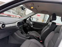 Used MG MG3 Exclusive 106 HP (77 kW) 2024 White Hatchback