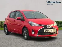 Used Toyota Yaris 99 HP (72 kW) 2017 Red Hatchback