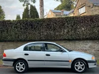 Used Toyota Avensis 99 HP (72 kW) 2000 Silver Sedan