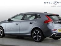 Usado Volvo V40 R-Design 122 HP (89 kW) 2018 Cinzento Citadino
