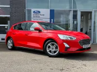 Usado Ford Focus Zetec 125 CV (91 kW) 2019 Rojo Utilitario