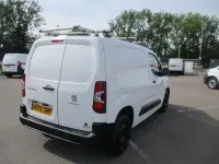 Begagnad Peugeot Partner 2022 Vit Minibuss