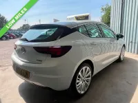 Used Vauxhall Astra Elite 150 HP (110 kW) 2016 White Hatchback