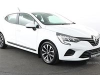 Used Renault Clio V Iconic 90 HP (66 kW) 2022 White Hatchback