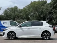 Used Peugeot 208 Allure 99 HP (72 kW) 2025 White Hatchback