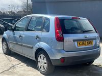 Usado Ford Fiesta Studio 75 CV (55 kW) 2007 Azul Utilitario