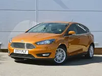 Used Ford Focus Zetec 125 HP (91 kW) 2017 Orange Hatchback