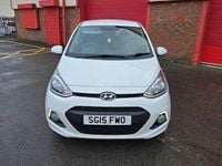 Used Hyundai i10 Premium 87 HP (63 kW) 2015 White Hatchback