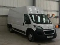 Begagnad Peugeot Boxer Premium 140 HK (102 kW) 2023 Vit Van