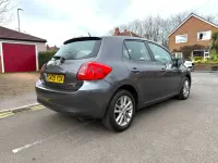 Usado Toyota Auris 101 HP (74 kW) 2009 Cinzento Citadino