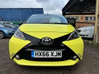 Usado Toyota Aygo X-cite 68 CV (50 kW) 2016 Amarillo Utilitario