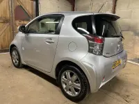 Used Toyota iQ 68 HP (50 kW) 2010 Silver Hatchback
