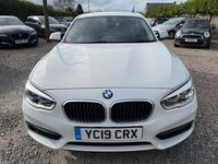 Begagnad BMW 116 2019 Vit Halvkombi