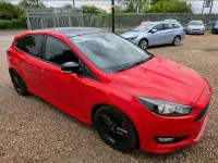 Usado Ford Focus Zetec 182 CV (133 kW) 2015 Rojo Utilitario