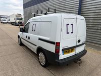 Usado Vauxhall Combo 75 HP (55 kW) 2008 Branco Monovolume