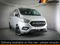 Usado Ford Tourneo Titanium 130 CV (95 kW) 2022 Plateado Monovolumen