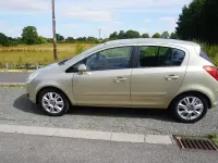 Used Vauxhall Corsa Design Edition 89 HP (65 kW) 2008 Gold Hatchback