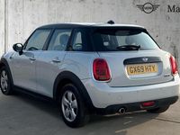 Usado Mini Cooper Classic 136 HP (100 kW) 2019 Prateado Citadino