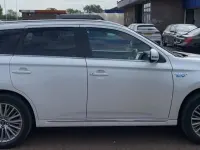 Używany Mitsubishi Outlander 224 KM (164 kW) 2020 Biały SUV