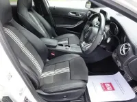 Begagnad Mercedes A180 Premium Plus 2018 Vit Halvkombi