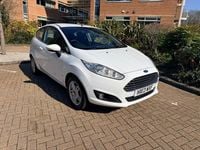 Used Ford Fiesta Zetec 105 HP (77 kW) 2013 White Hatchback