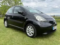Usado Toyota Aygo 67 CV (49 kW) 2007 Negro Utilitario