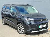 Second-hand Vauxhall Combo Ultimate 100 kW (136 CP) 2025 Negru Monovolum