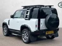 Used Land Rover Defender SE Dynamic 249 HP (183 kW) 2022 White SUV