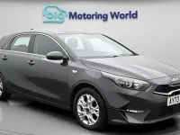 Usado Kia Ceed 160 HP (117 kW) 2023 Cinzento Citadino